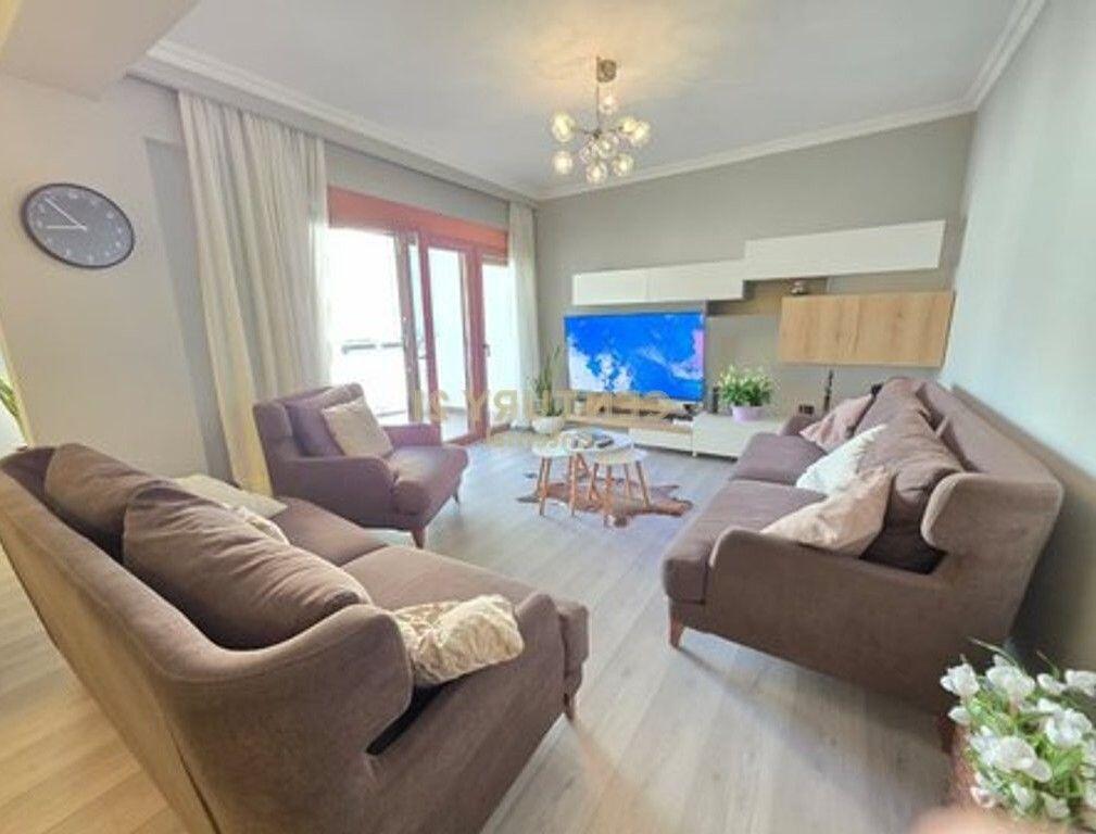 Apartament 2+1 + Post Parkimi ne Bllok.