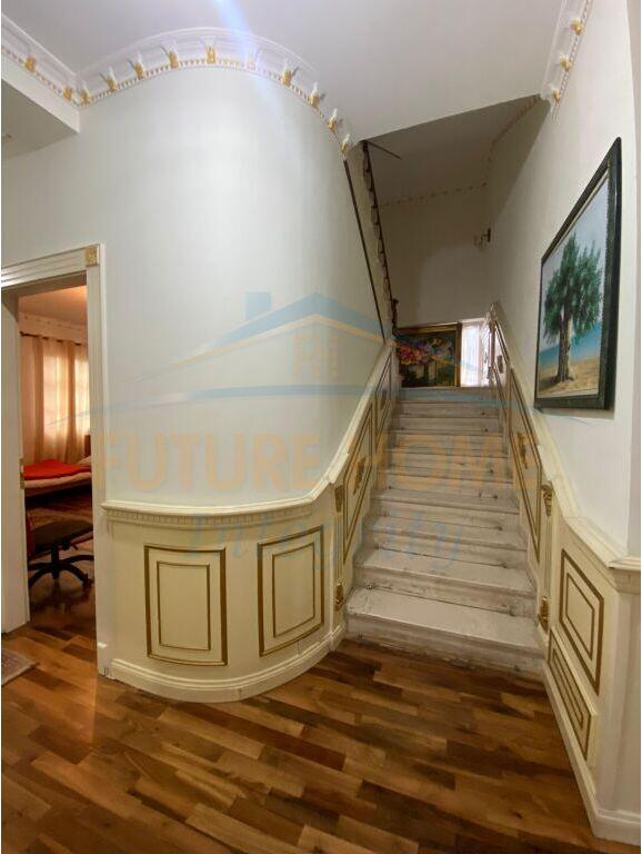 Shitet, Vilë, Kodra e Priftit, Tiranë