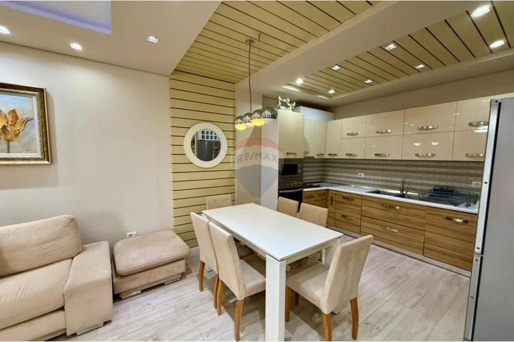 APARTAMENT 2+1 + PARKIM PËR QIRA