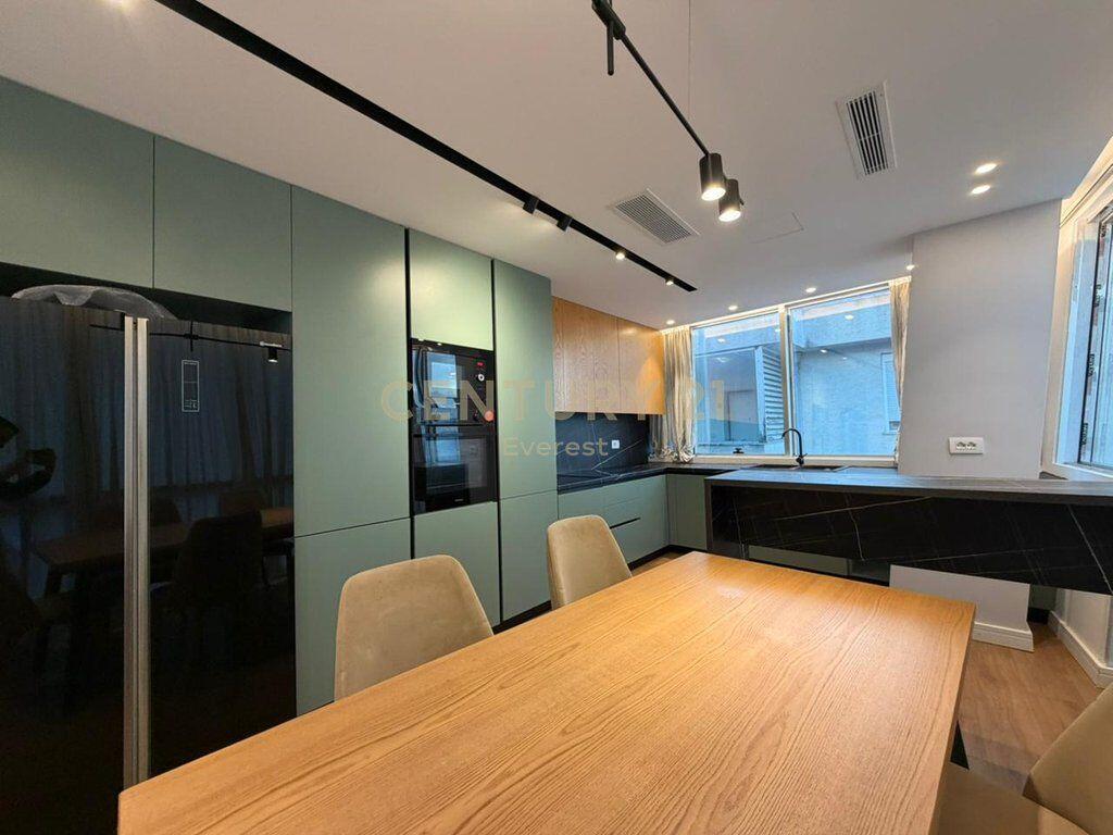 REZIDENCA KODRA DIELLIT 1, APARTAMENT 3+1 ME GARDEROBE PER QIRA 1,200 € /Muaj Sip. Totale  126m2