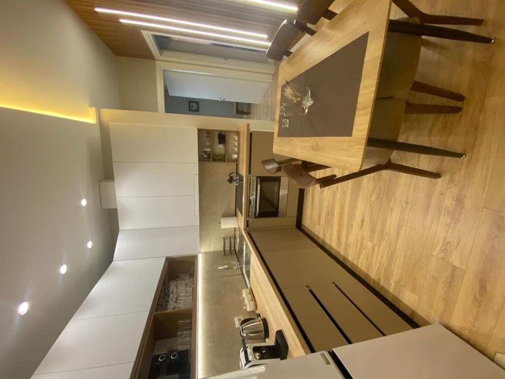 2+1,i mobiluar ,stacioni i fundit i tiranes se re,800 euro