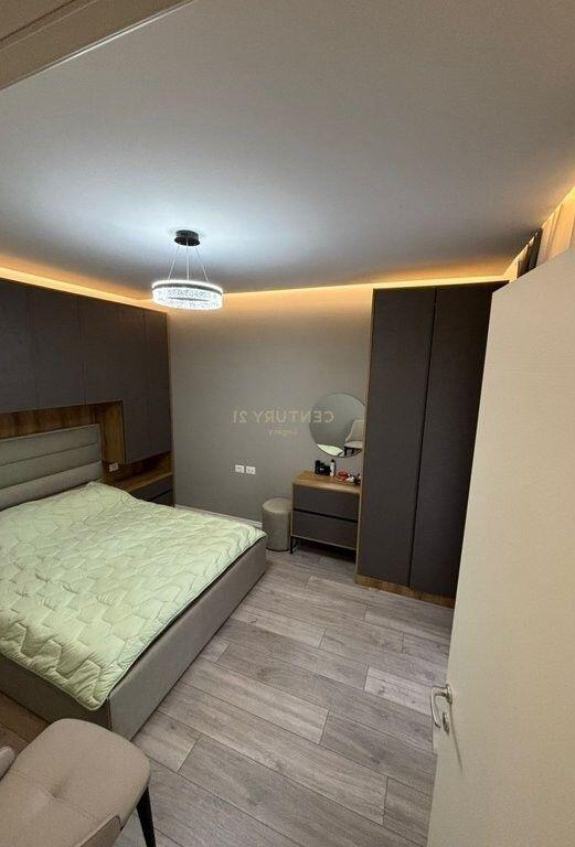 Jepet me qira apartament 1+1 + post parkimi
