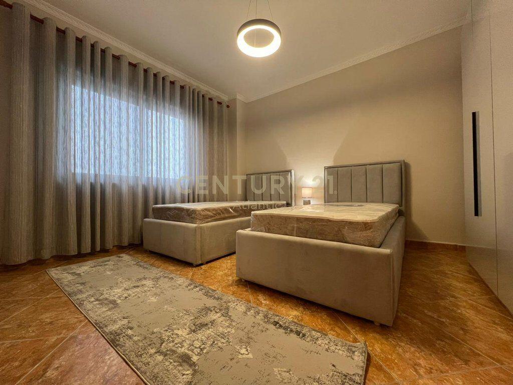 SHITET APARTAMENT 2+1 NË KOMPLEKSIN EKA, PLAZH – DURRËS!