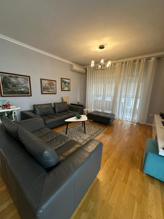 JEPET APARTAMENT 2+1 PER QERA TEK KOPSHTI ZOOLOGJIK
