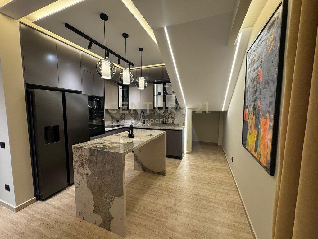 Apartament luksoz 3+1+4+2 Poste parkimi per qira ne Rezidencen Secret Garde 3,000 € /Muaj Sip. Totale  200m2