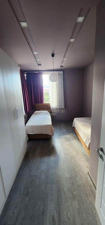 VILE PER QERA TEK LIQENI I TIRANES!!!