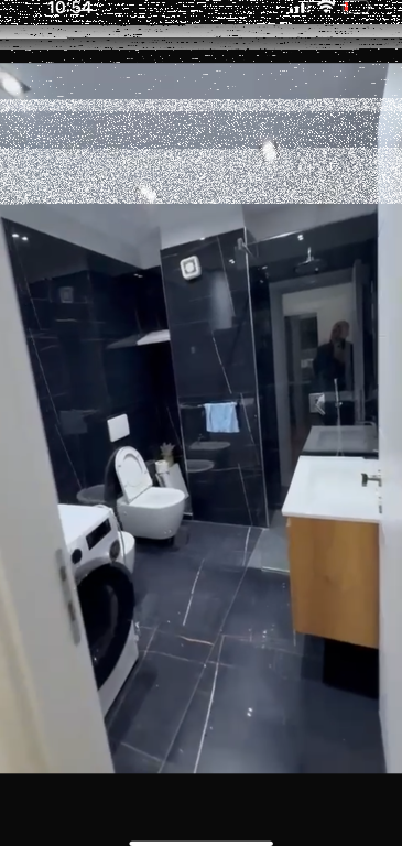 Apartment 2+1+2, Commune of Paris!