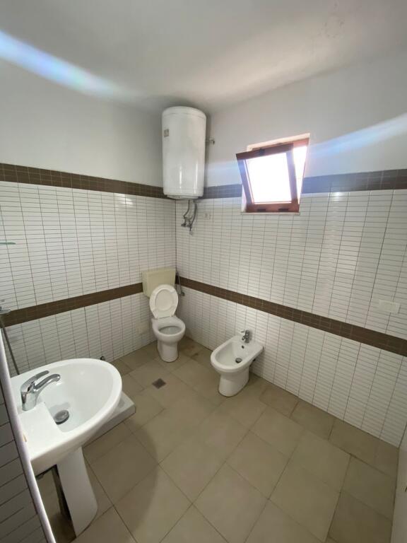 Jepet me Qira Apartament 1+1 – Kati i 1-rë, Vilë 2-Katëshe, Zjarrfikësja Durrës