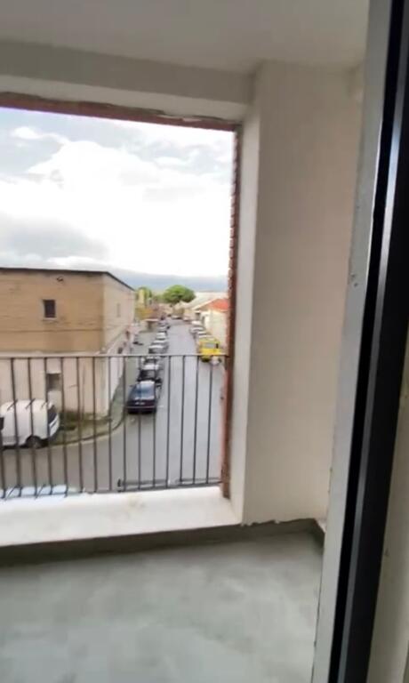 Shitet apartament 1+1