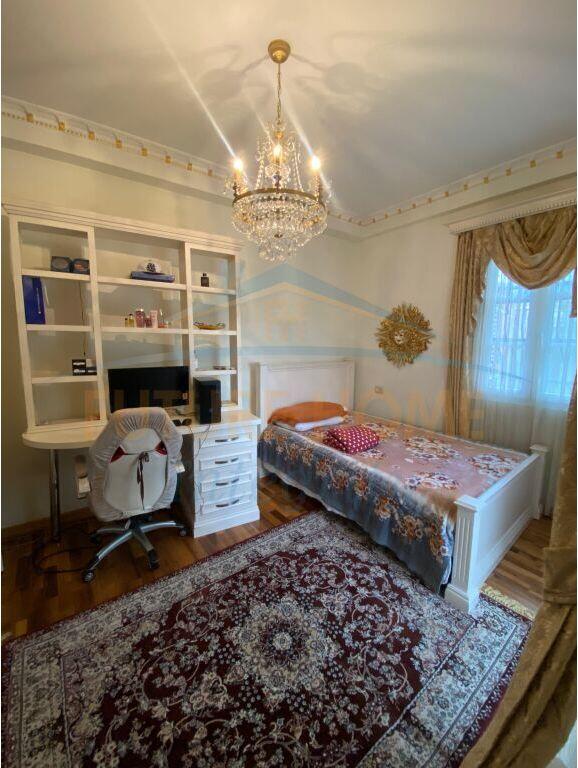 Shitet, Vilë, Kodra e Priftit, Tiranë