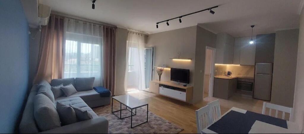 ✨ Jepet me qira apartament modern 1+1 ✨ 📍 Prane Gjimnazit Partizani, Rruga e Dibrës