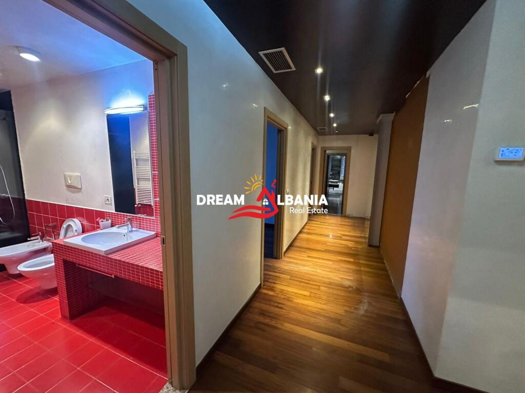 Ambient Zyre për Qira – Bulevardi “Dëshmorët e Kombit”, pranë Presidencës (ID 42611392)