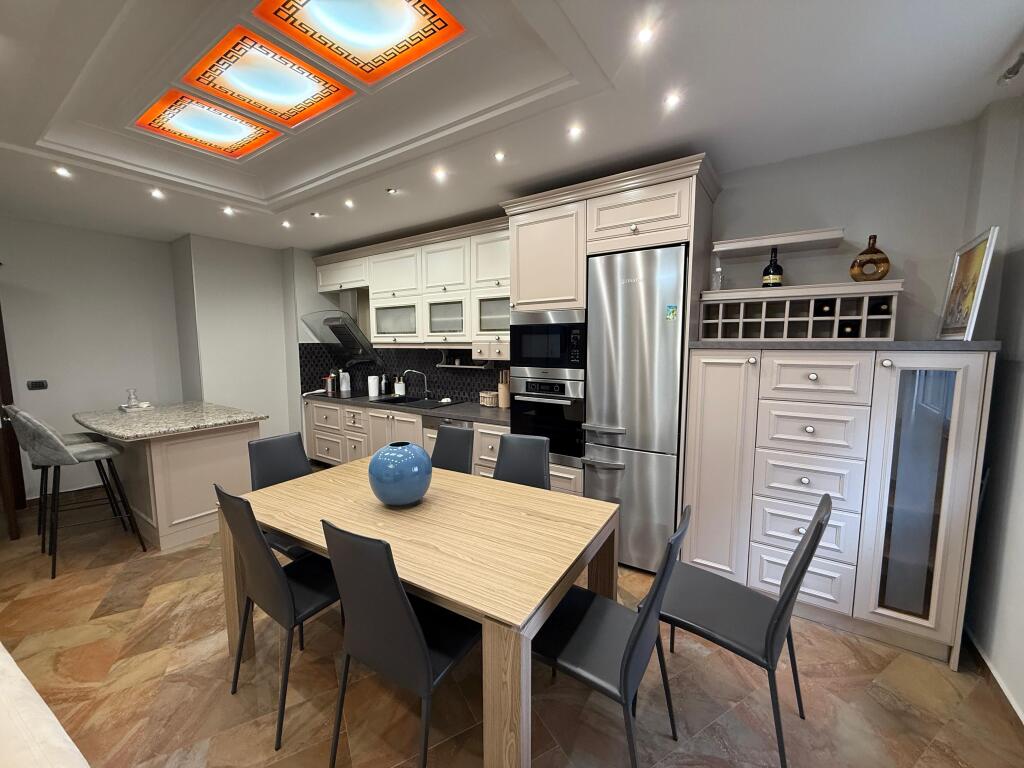 Qira apartament 3+1 me dy poste parkimi 📍Bulevardi Zogu I ‼️