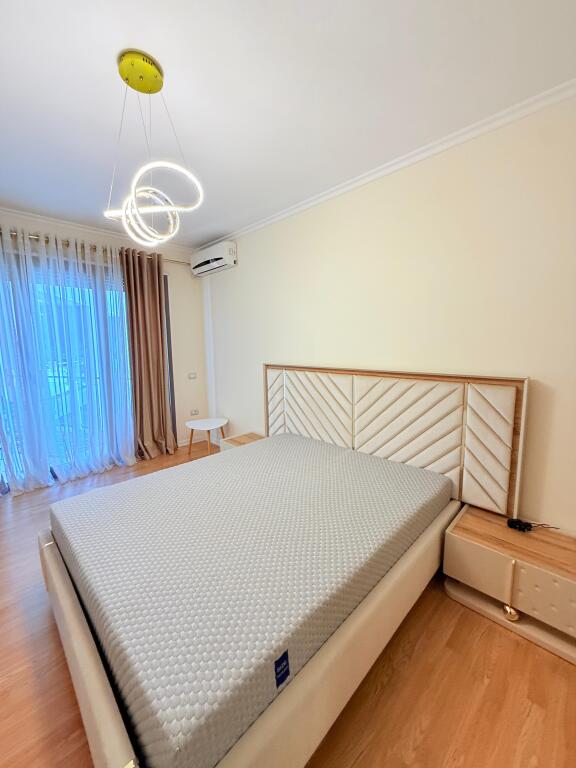 APARTAMENT 2+1 PER QERA TEK RRUGA E KOSOVAREVE