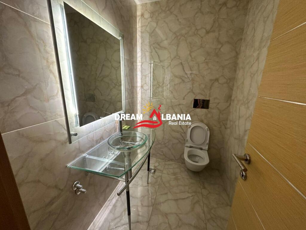 Ambient Zyre për Qira – Bulevardi “Dëshmorët e Kombit”, pranë Presidencës (ID 42611392)