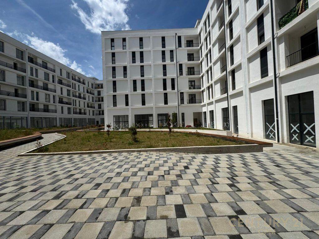 Shitet apartament 2+1, ne fund te rruges 5 Maj !