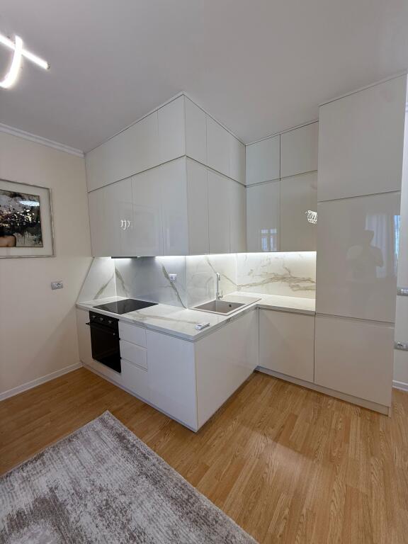 APARTAMENT 2+1 PER QERA TEK RRUGA E KOSOVAREVE