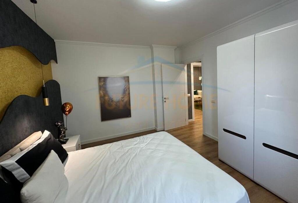 Shitet, Apartament 2+1+2, Liqeni i Thate, Tirane.