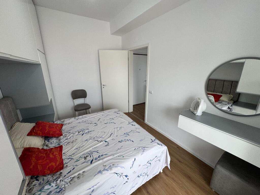 Jepet me qera Apartament 1+1  Adresa : Ali Demi Kompleksi Kaimi  I mobiluar  Kati 6  Cmimi 40,000 lek ne muaj