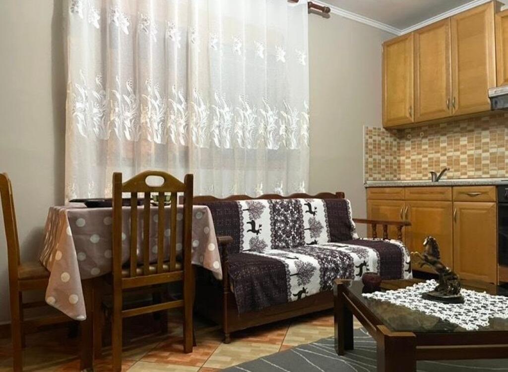 Jepet Me Qera Apartament 1+1