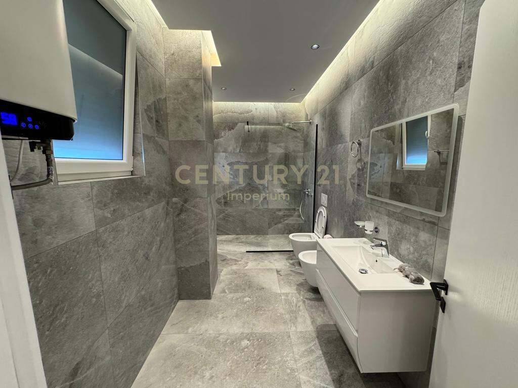 Apartament luksoz 3+1+4+2 Poste parkimi per qira ne Rezidencen Secret Garde 3,000 € /Muaj Sip. Totale  250m2