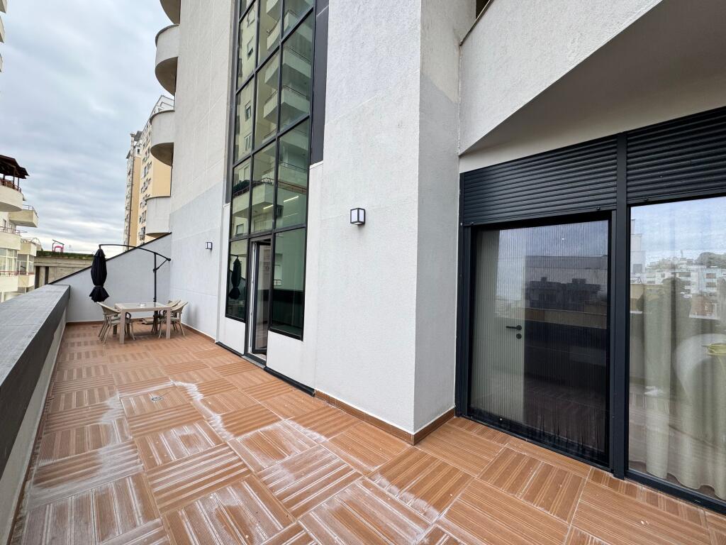 Jepet ME QERA APARTAMENT 2+1 DURRES, Vollga.