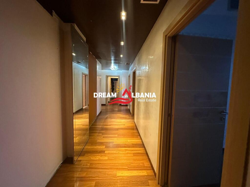 Ambient Zyre për Qira – Bulevardi “Dëshmorët e Kombit”, pranë Presidencës (ID 42611392)