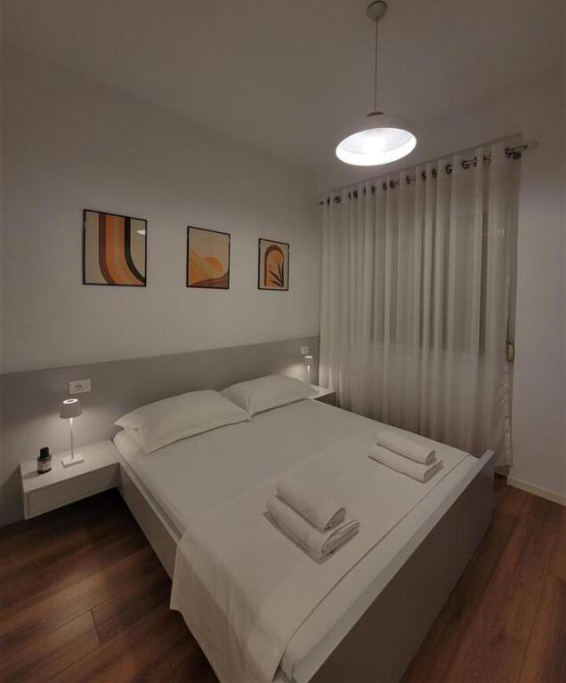 Apartament 1+1 Me Qera Tek Mozaiku Tirane