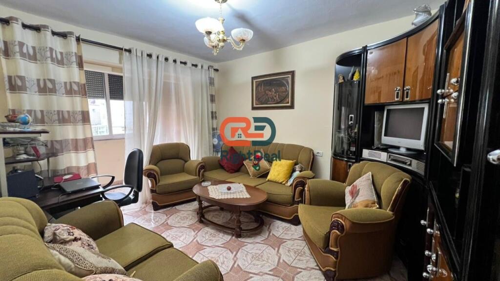 Tek Vasil Shanto, Shitet Apartament 2+1 Ideal per Banim!!!