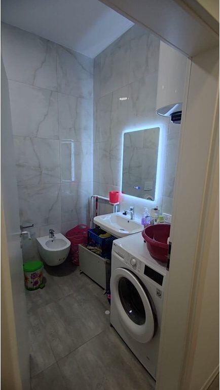 Apartament 2+1 me post parkimi në shitje në Ali Demi, Tiranë 173,000€