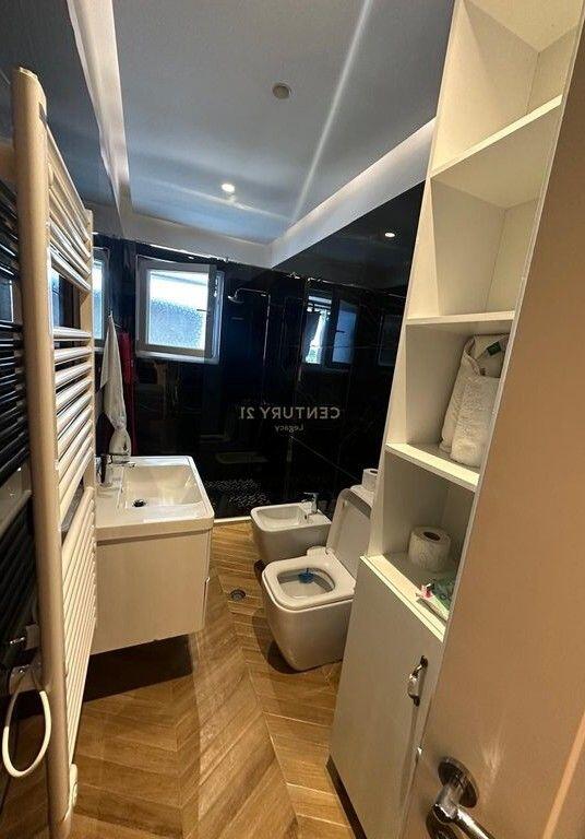 Apartament 2+1 per qira ne Shkoze, Kompleksi Tom Doshi.