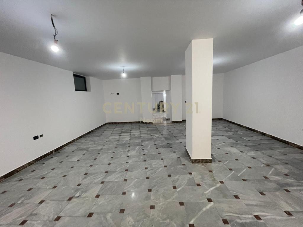 COMMERCIAL SPACE FOR RENT - 200m², IN THE HEART OF BLLOKU!