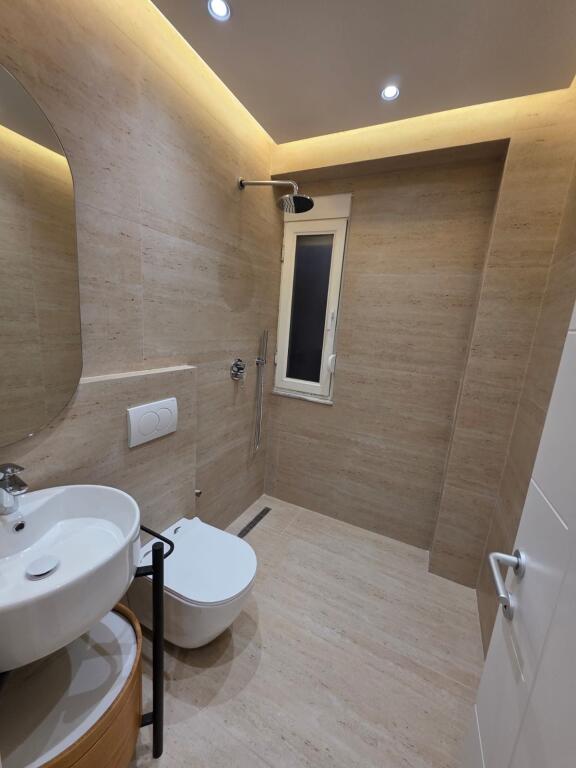 Apartament 2+1+2, Ekspozita!