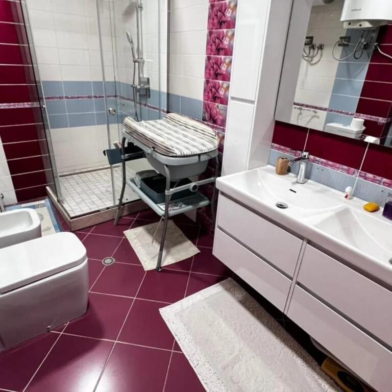 Apartament te rruga e Bogdaneve 2+1+2 tualete+ ballkon i madh+ dhome garderobe+ depo+ 2
