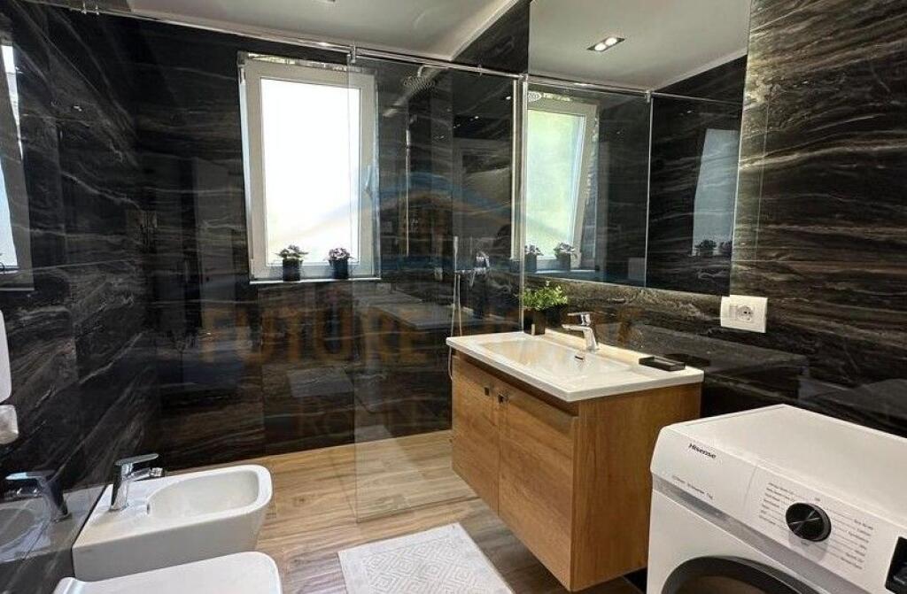 Shitet, Apartament 2+1+2, Liqeni i Thate, Tirane.