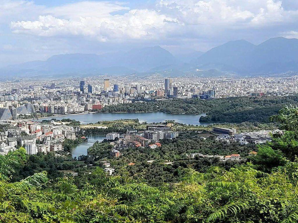 VENDESI IN VENDITA, 1500 m² DI TERRENO CON PERMESSO DI SVILUPPO!