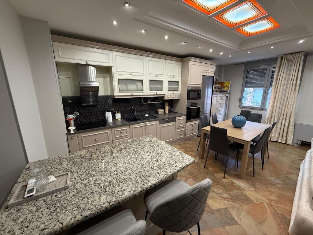 Qira apartament 3+1 me dy poste parkimi 📍Bulevardi Zogu I ‼️