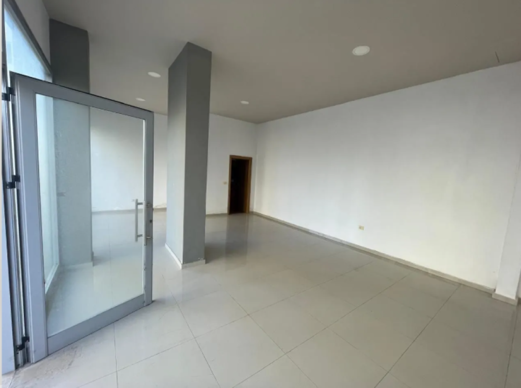 Locale Commerciale in Vendita in Zona ad Alto Traffico