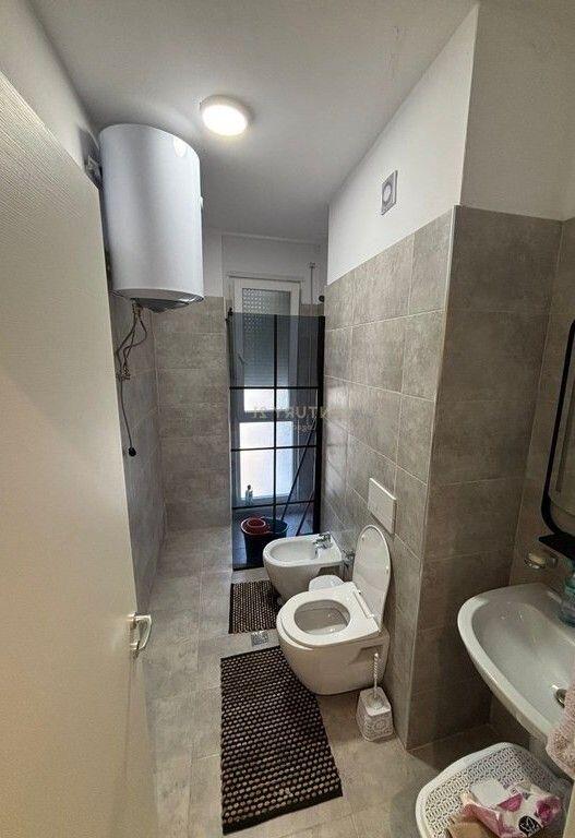 Jepet me qira apartament 1+1 + post parkimi