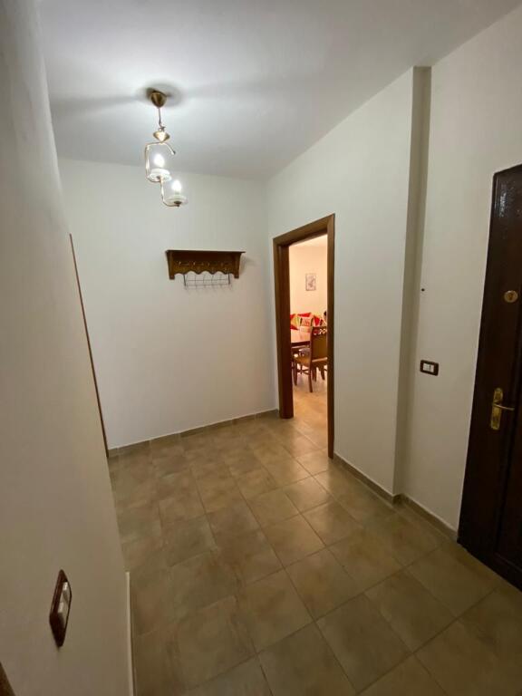 APARTAMENT 65 M2 , 1+1 , PER SHITJE PRANE MALIT TË ROBIT