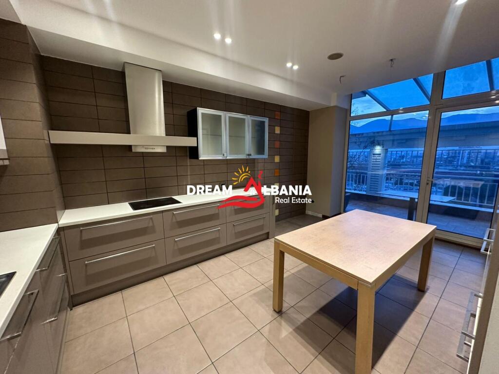 Ambient Zyre për Qira – Bulevardi “Dëshmorët e Kombit”, pranë Presidencës (ID 42611392)