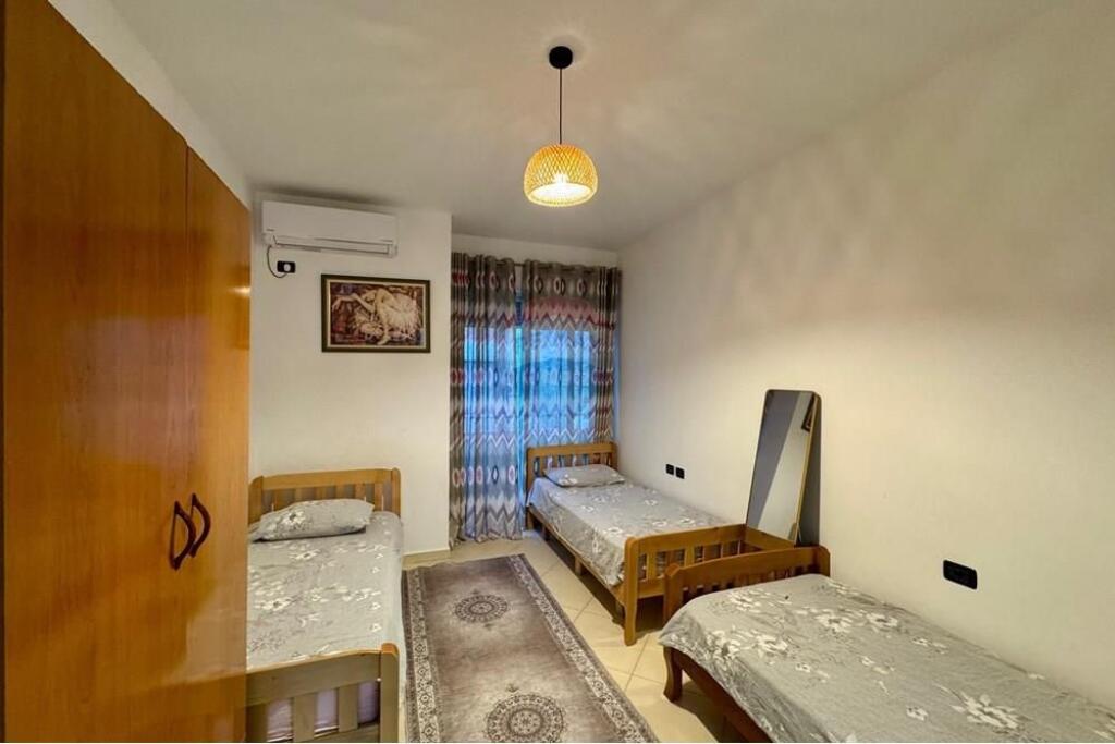 Jepet per qira apartament 2+1 tek Pazari i Ri