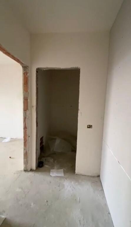 Shitet apartament 1+1