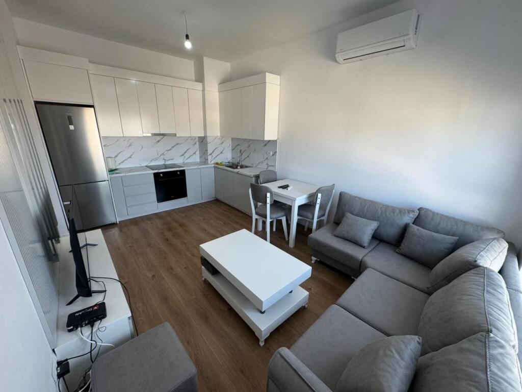 Jepet me qira apartament 1+1 📍 Adresa: Ali Demi, Kompleksi Kaimi