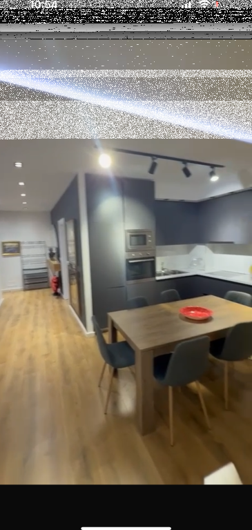 Apartment 2+1+2, Commune of Paris!