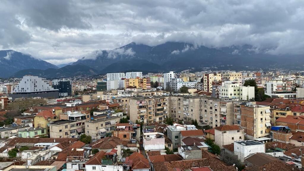 shitet apartament 3+1 prane viles Gold