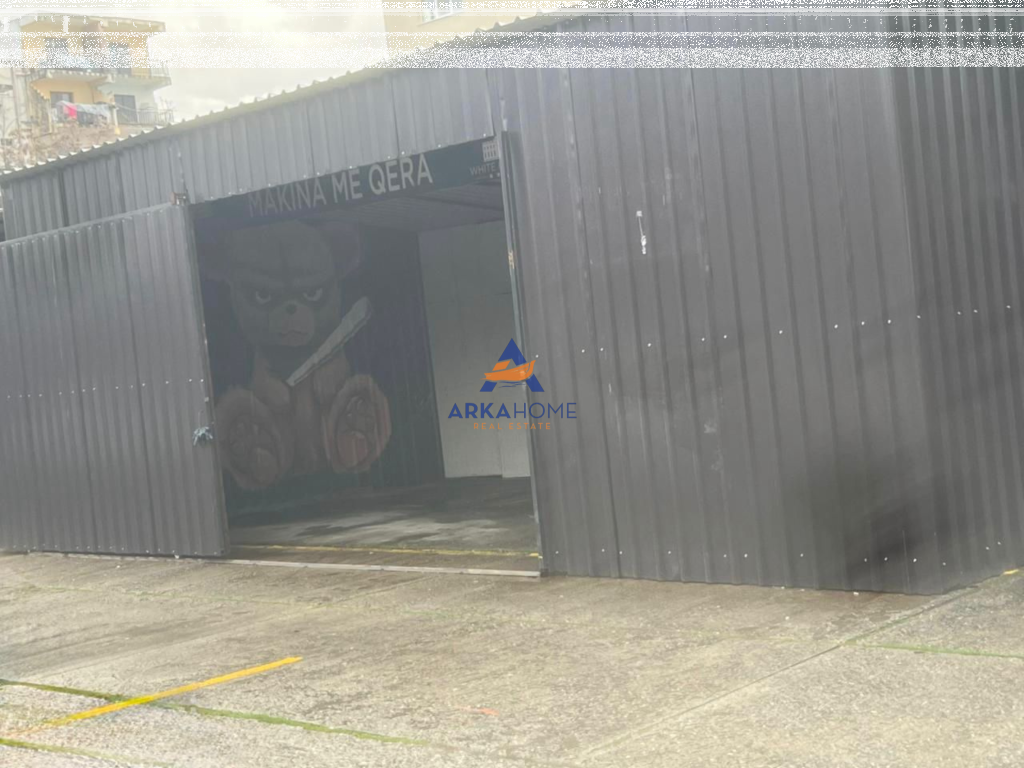 JEPET MAGAZINË ME QERA RRUGA 5 MAJI, PRANË SHTËPIS SË BARDHE 830 EURO