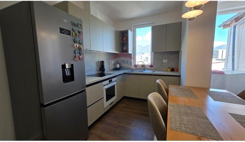 Apartament - Për Qira - Rruga Mine Peza, Tiranë