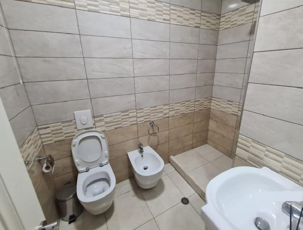 SHITET apartament 2+1 Rezidenca “Kodra e Diellit” afër Kopshtit "British"
