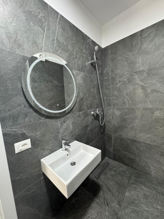 Jepet me Qira Apartament 1+1 në Bulevardin e Ri